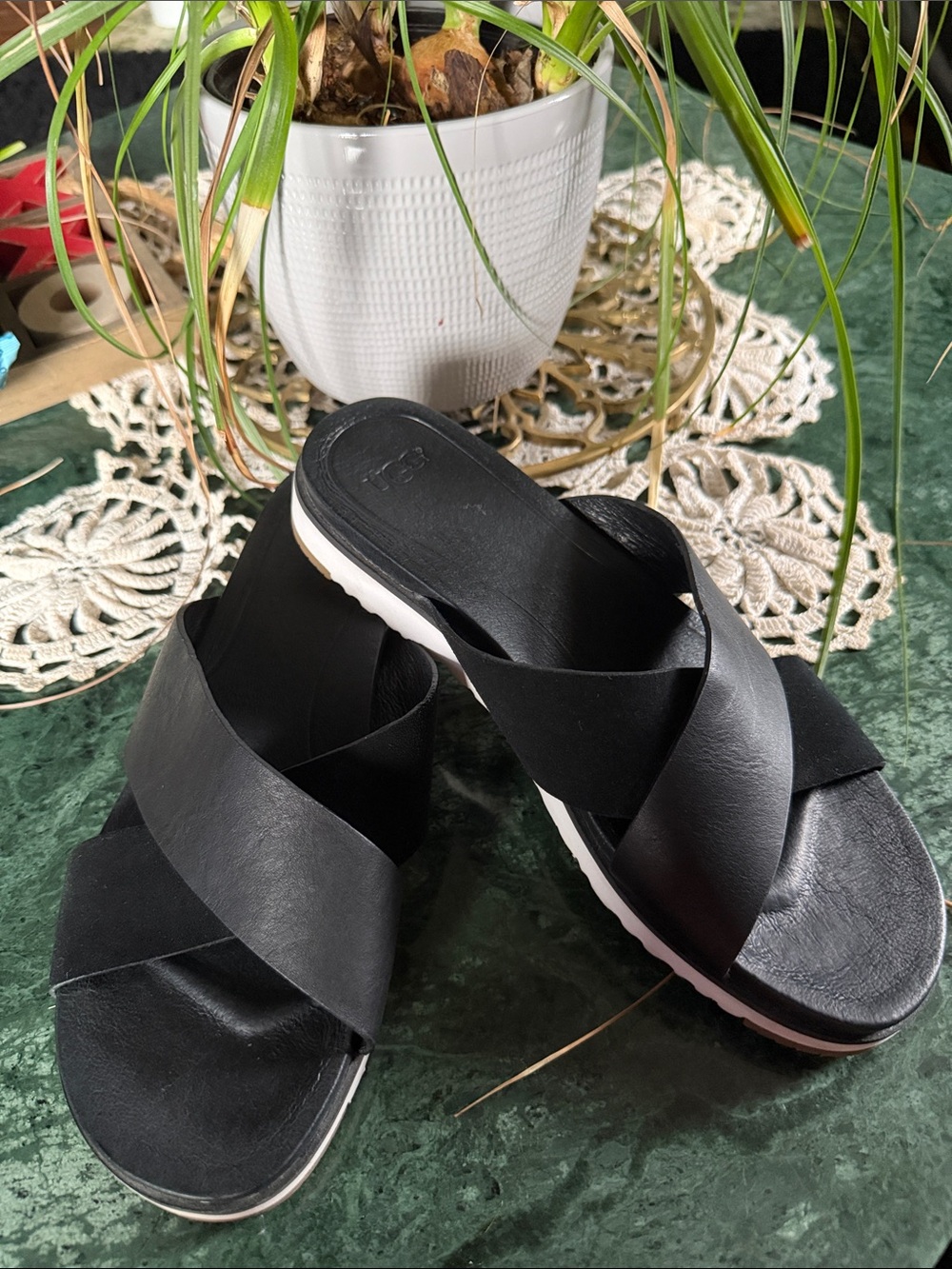 UGG Kari Sandals W/ Criss-Cross Straps And A White Platform Sole, Women’s 8